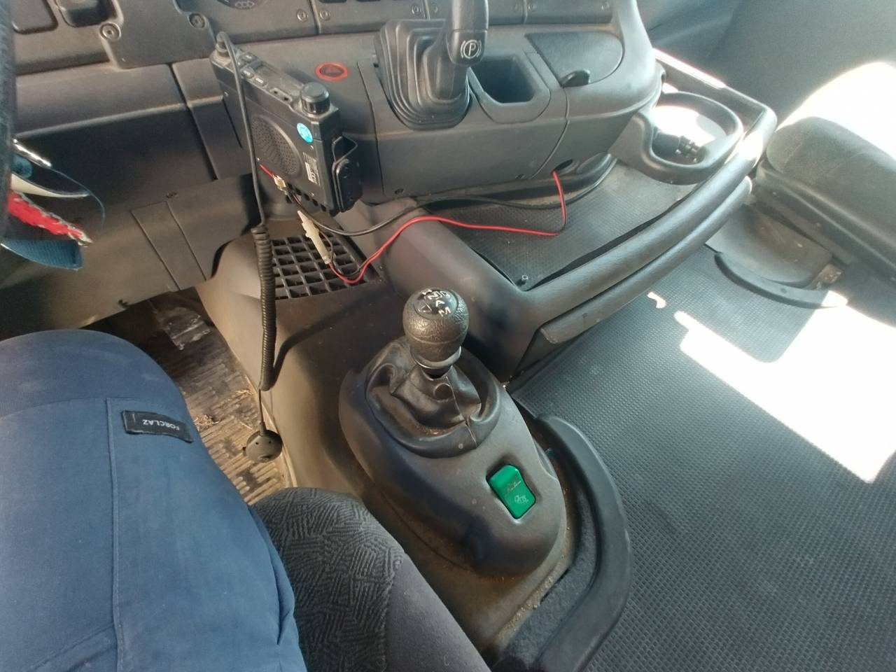 Zware paardenvrachtwagen (groot rijbewijs) Scania L144 6x2 2003 Tweedehands