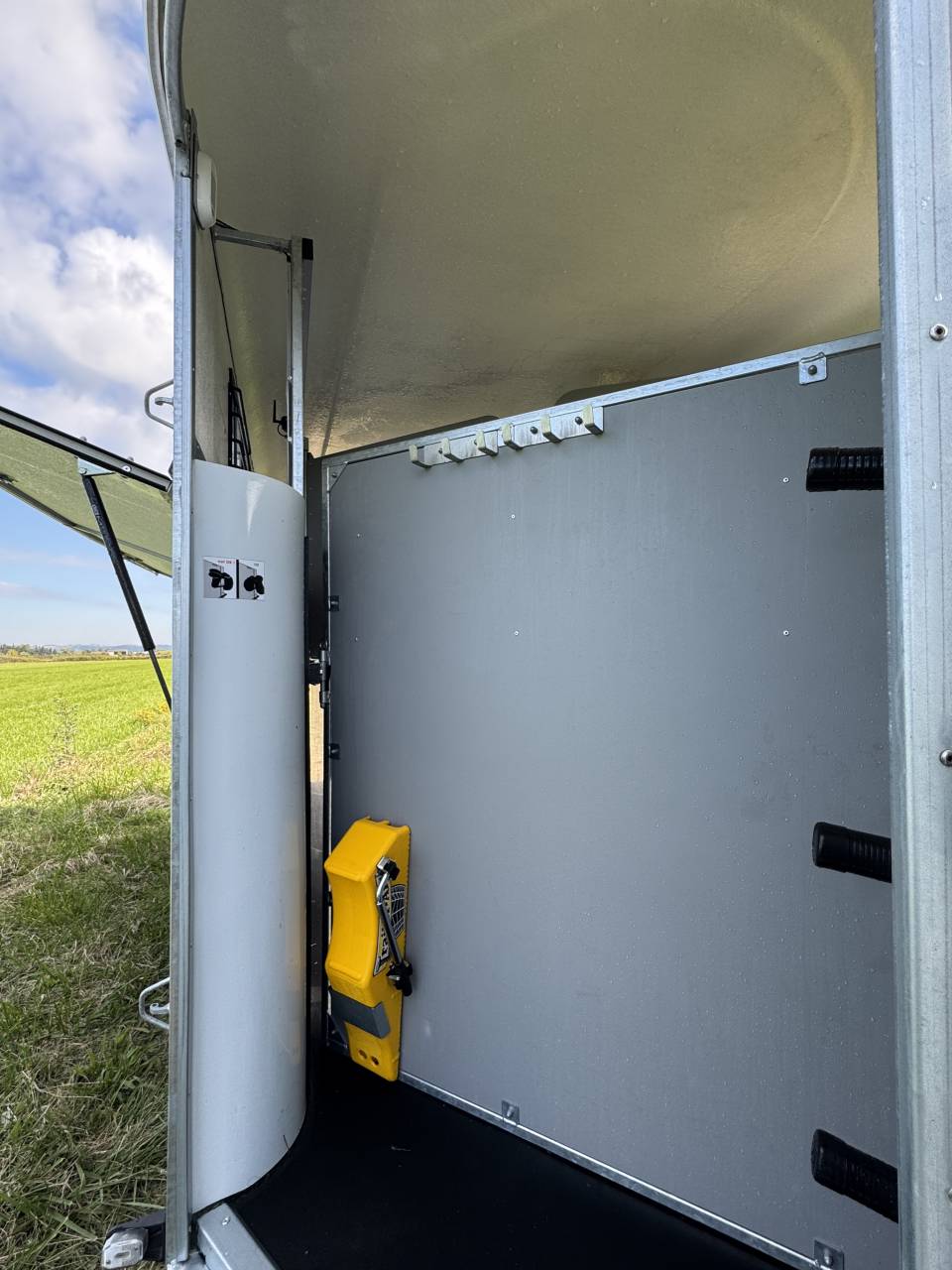 Paardentrailers Fautras Oblic +3 victorius 3 Paarden 2024 Tweedehands