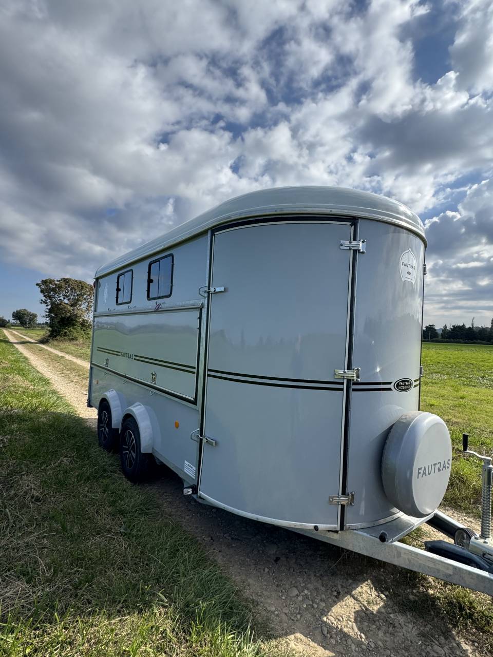 Paardentrailers Fautras Oblic +3 victorius 3 Paarden 2024 Tweedehands