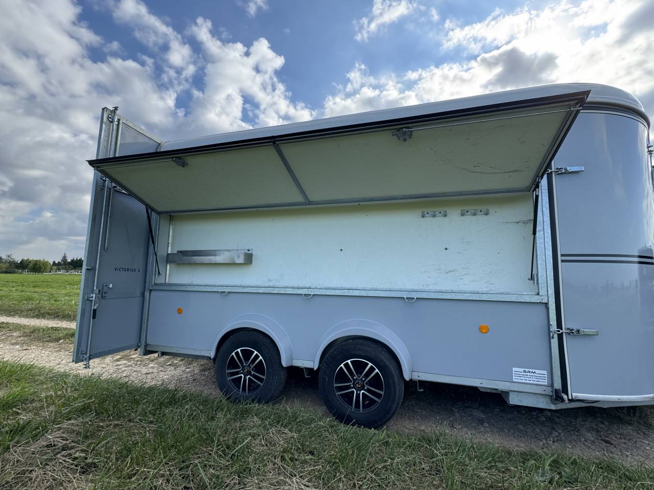 Paardentrailers Fautras Oblic +3 victorius 3 Paarden 2024 Tweedehands