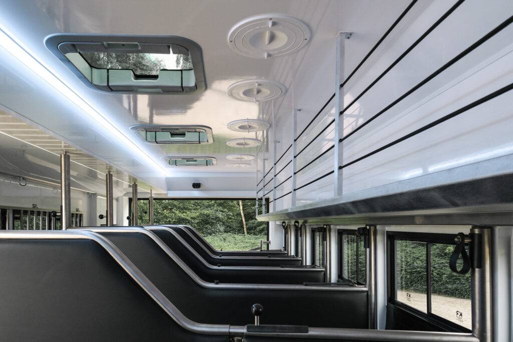 Zware paardenvrachtwagen (groot rijbewijs) Krismar Scania P420 2025 Nieuw