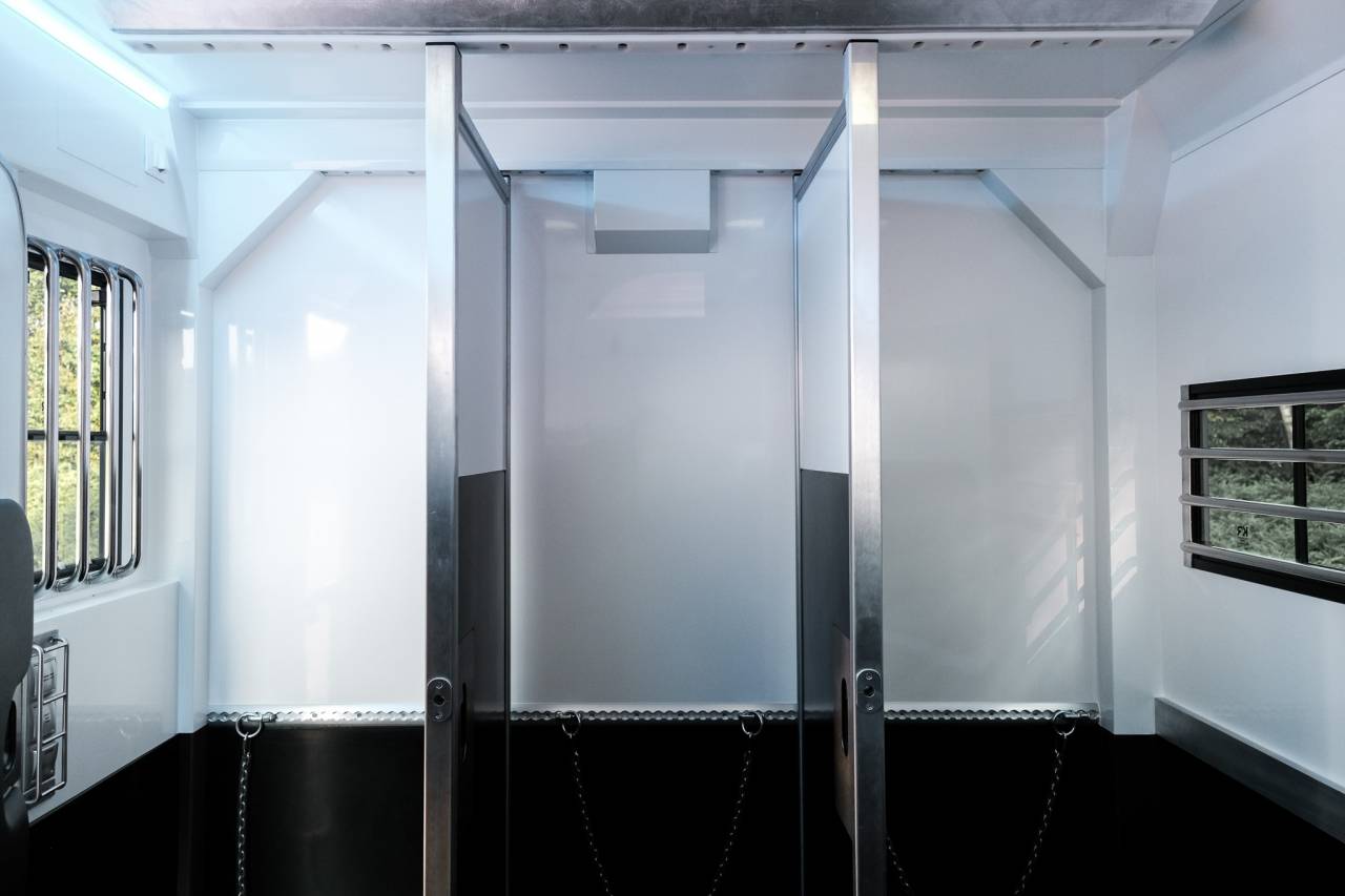 Zware paardenvrachtwagen (groot rijbewijs) Krismar Iveco Daily 2025 Nieuw