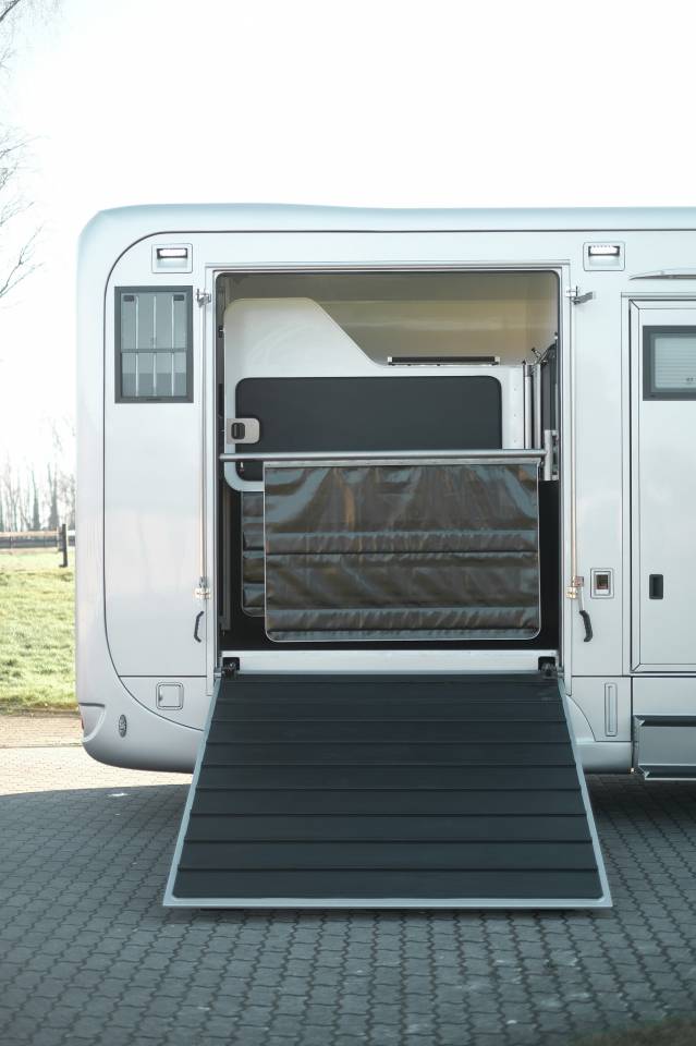 Zware paardenvrachtwagen (groot rijbewijs) Krismar Iveco Daily 2025 Nieuw