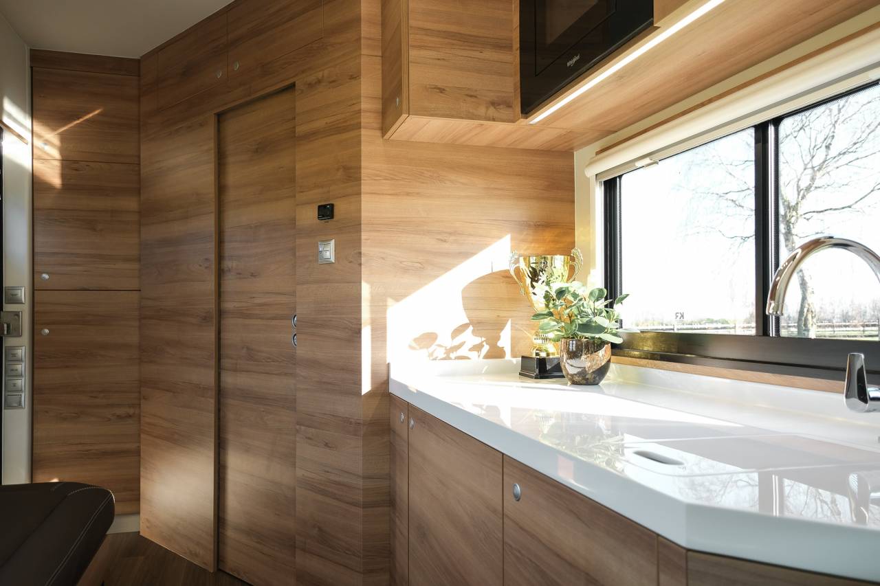 Zware paardenvrachtwagen (groot rijbewijs) Krismar Iveco Daily 2025 Nieuw