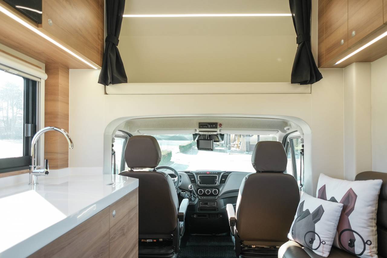 Zware paardenvrachtwagen (groot rijbewijs) Krismar Iveco Daily 2025 Nieuw