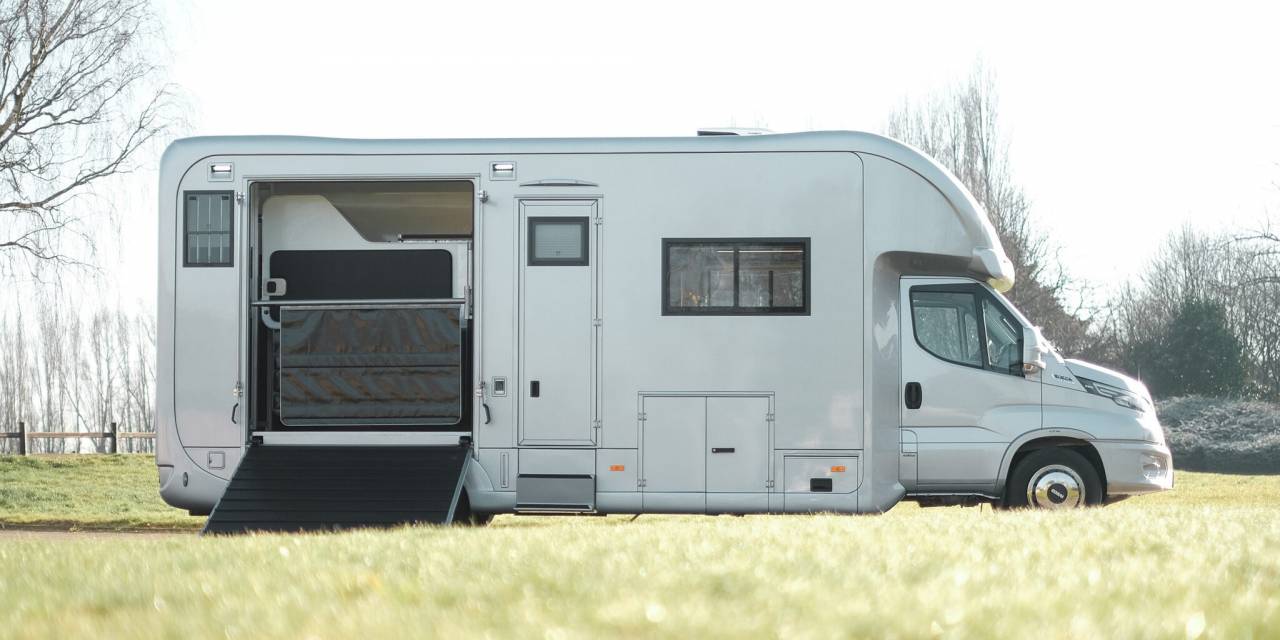 Zware paardenvrachtwagen (groot rijbewijs) Krismar Iveco Daily 2025 Nieuw