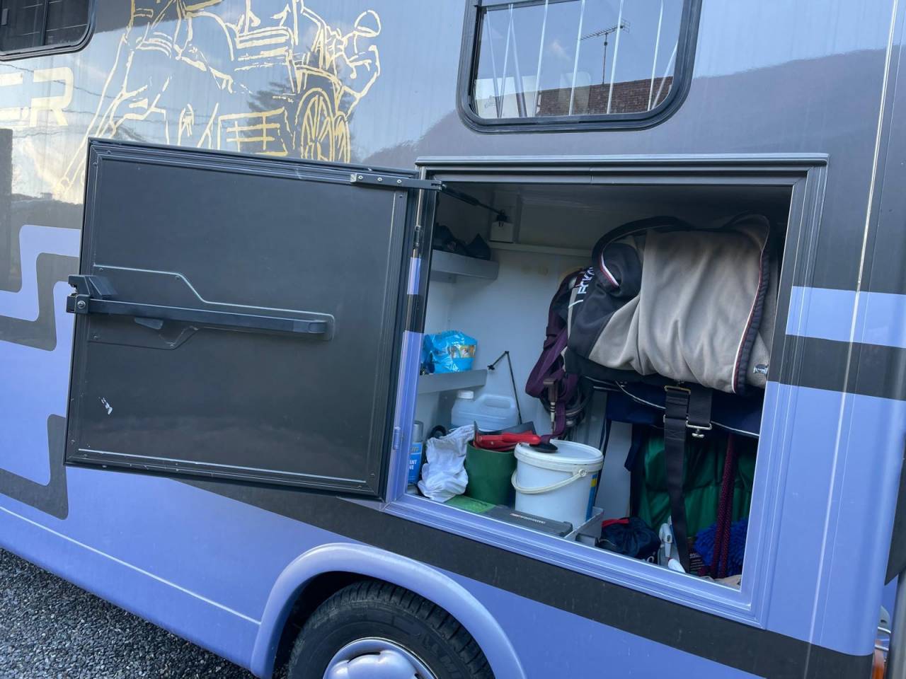 Kleine paardenvrachtwagen (B rijbewijs) Renault Master 2006 Tweedehands