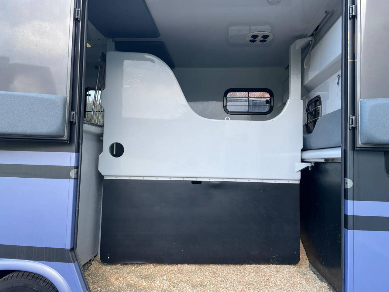 Kleine paardenvrachtwagen (B rijbewijs) Renault Master 2006 Tweedehands