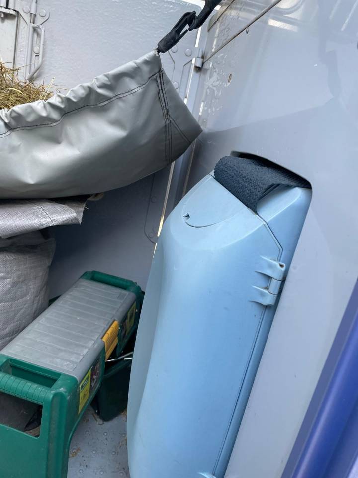 Kleine paardenvrachtwagen (B rijbewijs) Renault Master 2006 Tweedehands