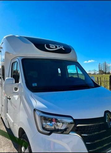 Kleine paardenvrachtwagen (B rijbewijs) STX STX double cabine 2022 Tweedehands