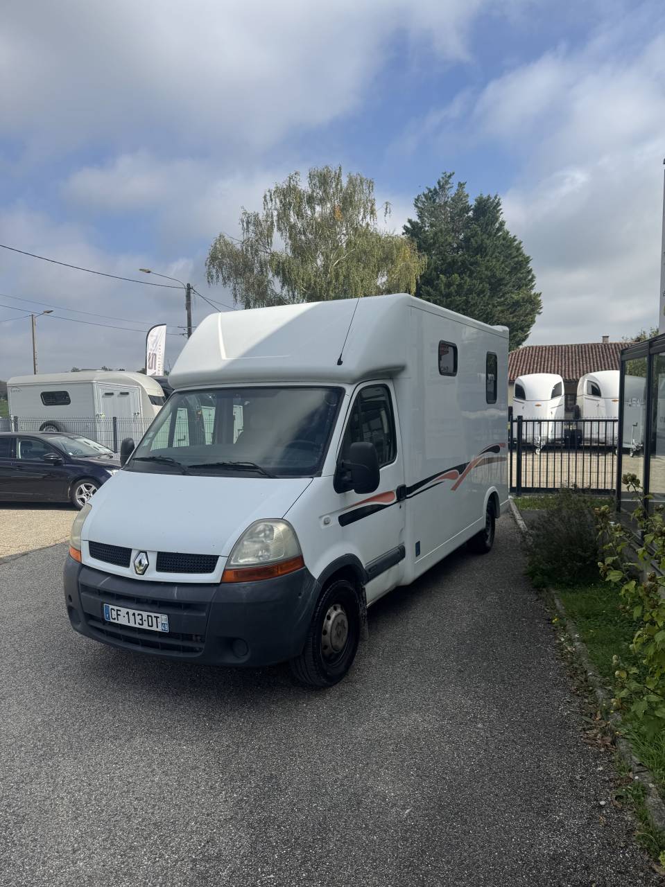 Kleine paardenvrachtwagen (B rijbewijs) MTM Renault master  2006 Tweedehands