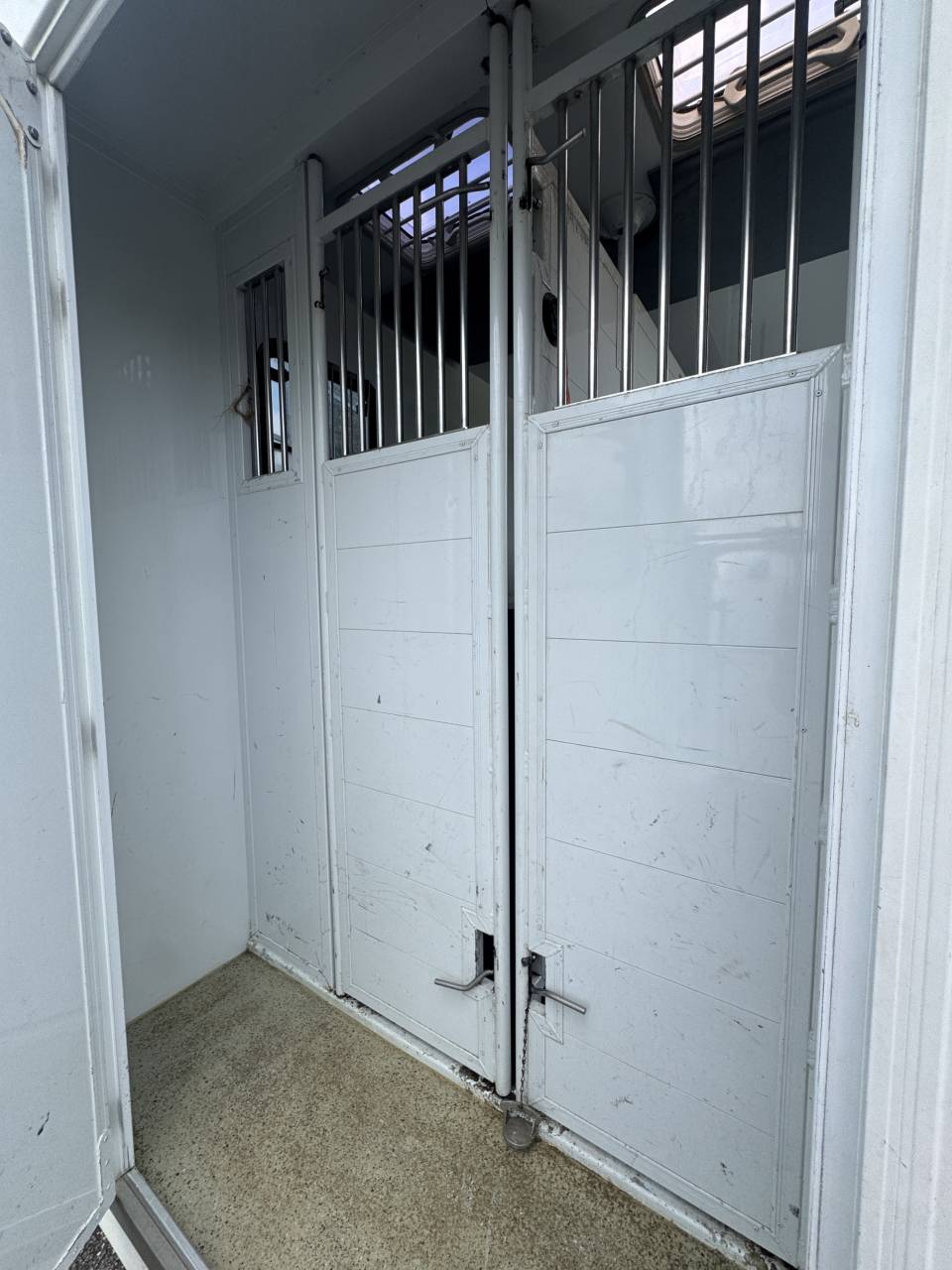 Kleine paardenvrachtwagen (B rijbewijs) MTM Renault master  2006 Tweedehands