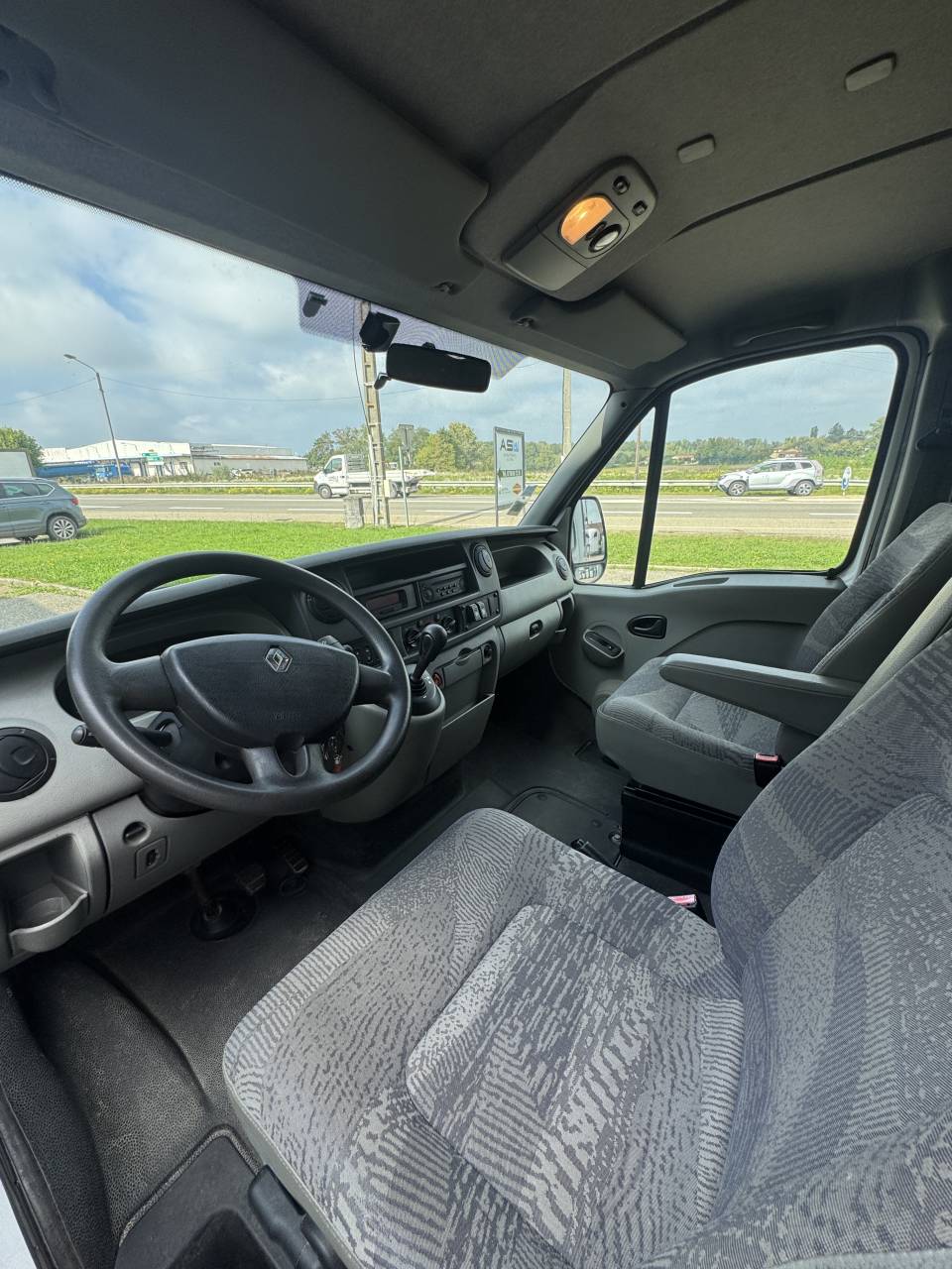 Kleine paardenvrachtwagen (B rijbewijs) MTM Renault master  2006 Tweedehands