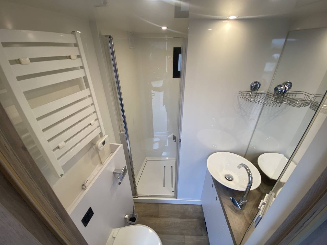 Zware paardenvrachtwagen (groot rijbewijs) AKX  2024 Tweedehands