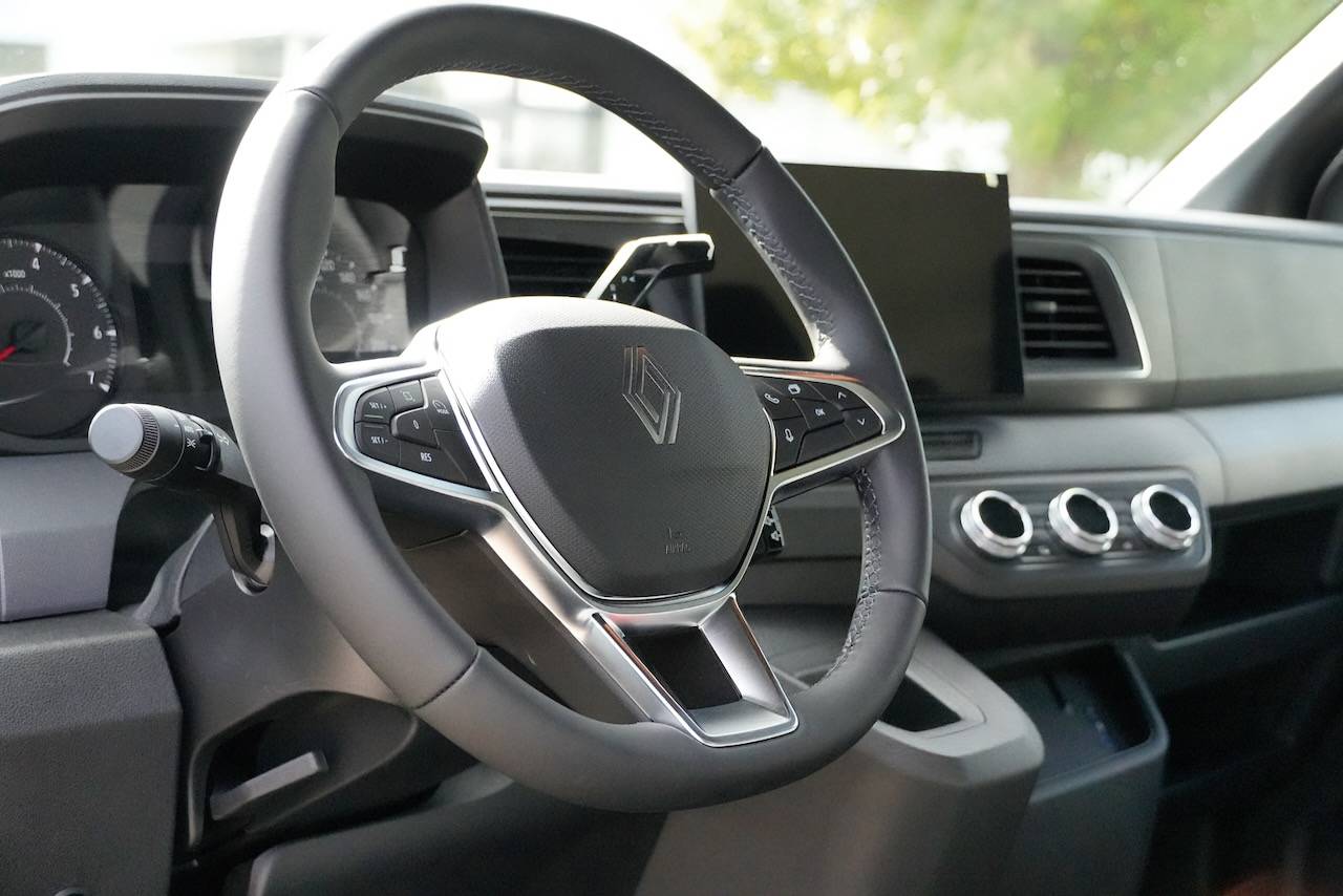 Kleine paardenvrachtwagen (B rijbewijs) Renault RENAULT 0 Nieuw