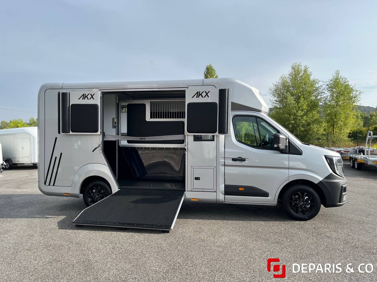 Kleine paardenvrachtwagen (B rijbewijs) AKX  2025 Nieuw