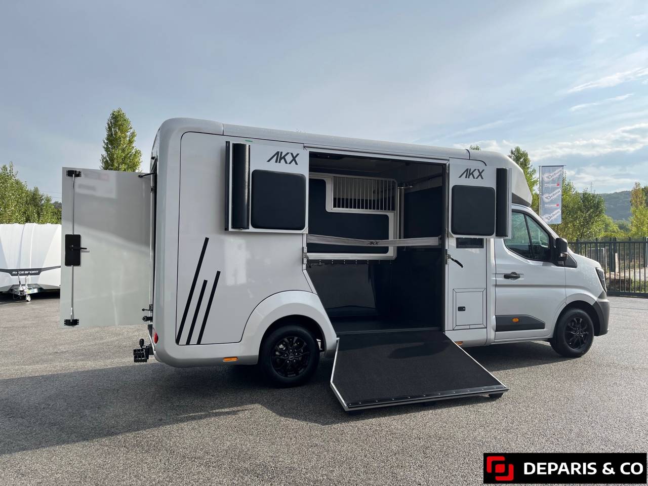 Kleine paardenvrachtwagen (B rijbewijs) AKX  2025 Nieuw