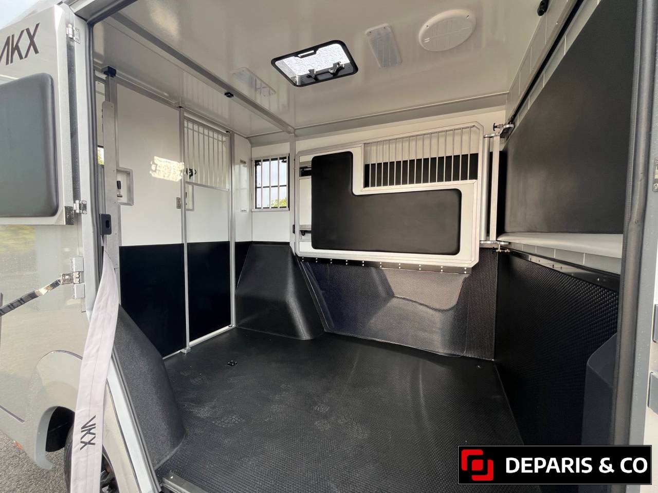 Kleine paardenvrachtwagen (B rijbewijs) AKX  2025 Nieuw