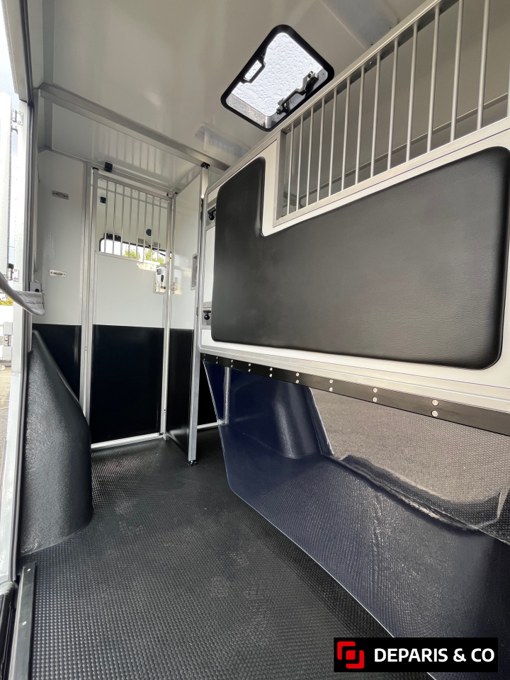 Kleine paardenvrachtwagen (B rijbewijs) AKX  2025 Nieuw