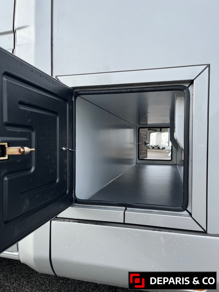 Kleine paardenvrachtwagen (B rijbewijs) AKX  2025 Nieuw