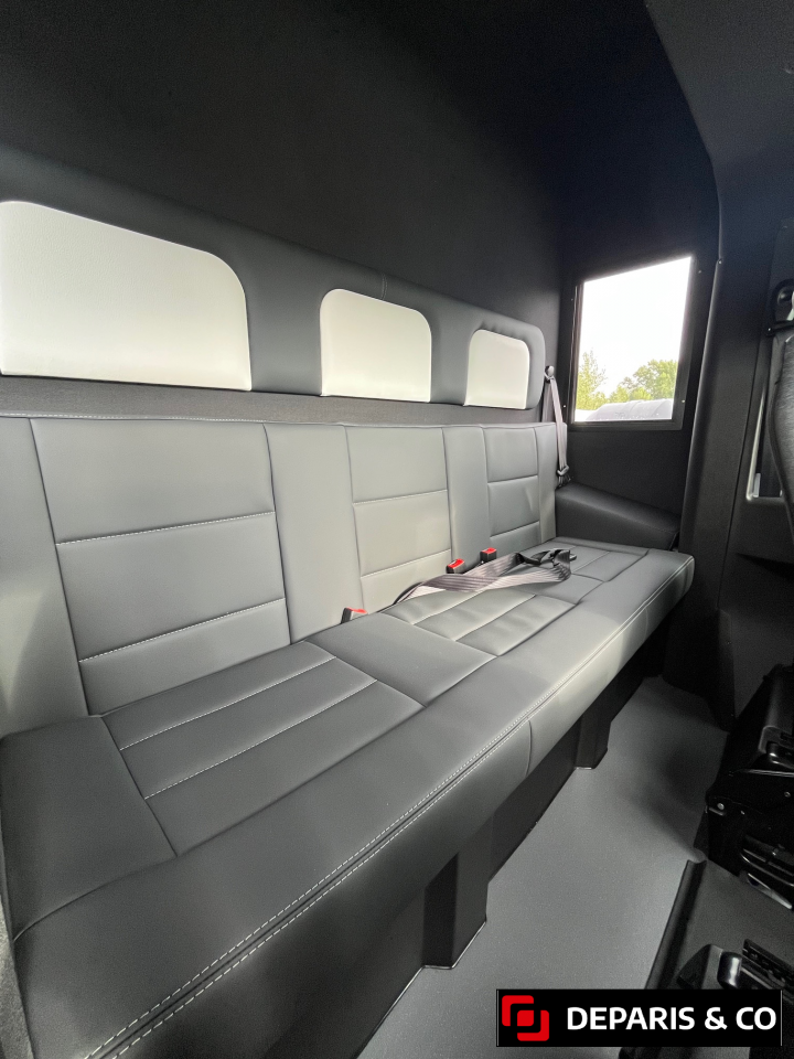 Kleine paardenvrachtwagen (B rijbewijs) AKX  2025 Nieuw