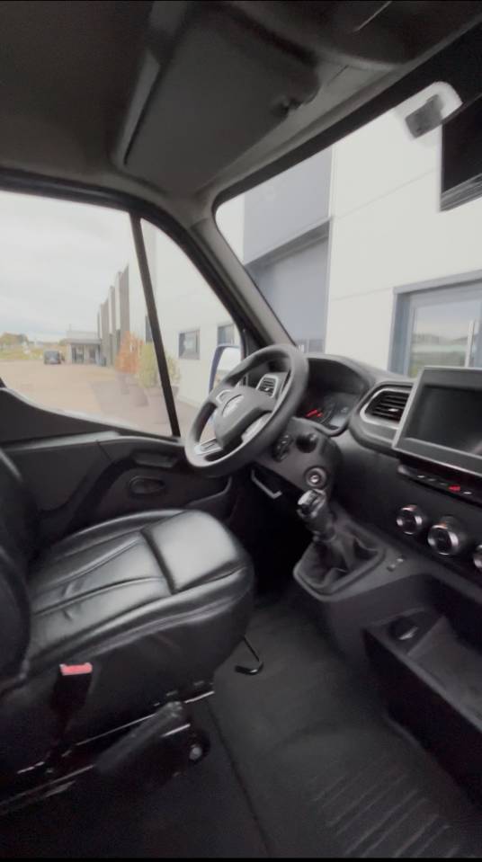 Kleine paardenvrachtwagen (B rijbewijs) Renault DCI 180 2021 Tweedehands