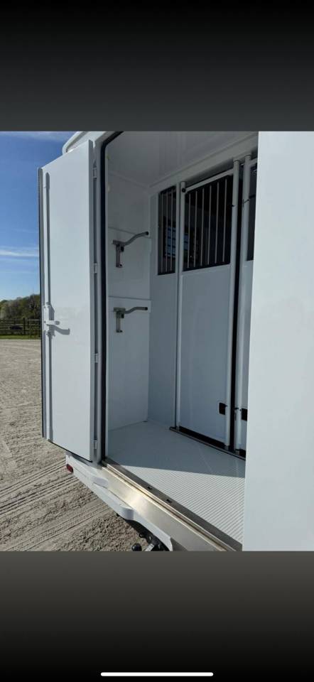 Kleine paardenvrachtwagen (B rijbewijs) Chardron Renault Master 2023 Nieuw