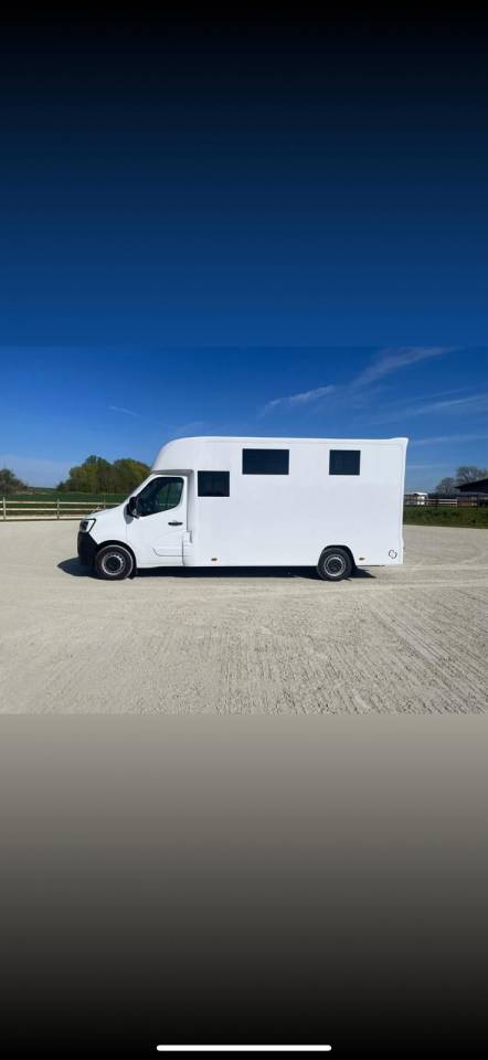 Kleine paardenvrachtwagen (B rijbewijs) Chardron Renault Master 2023 Nieuw