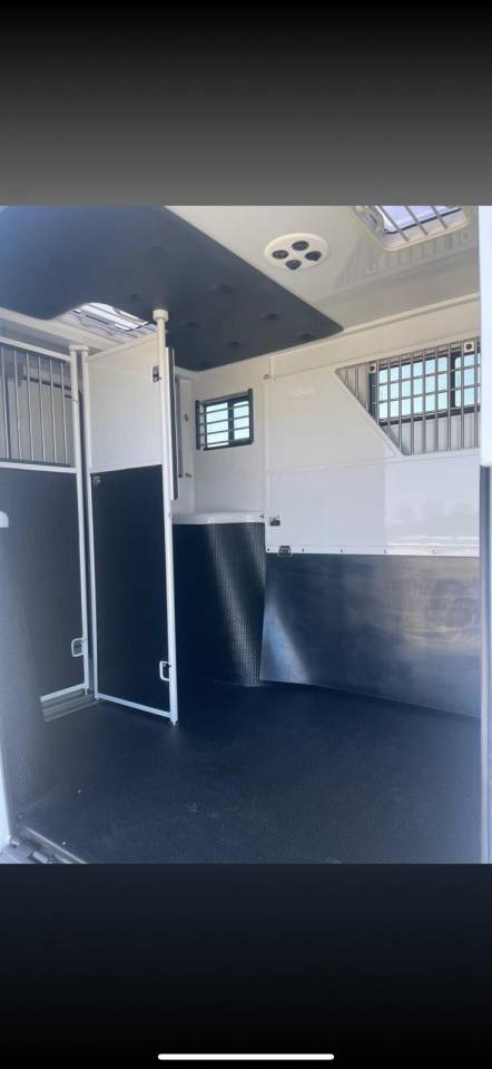 Kleine paardenvrachtwagen (B rijbewijs) Chardron Renault Master 2023 Nieuw