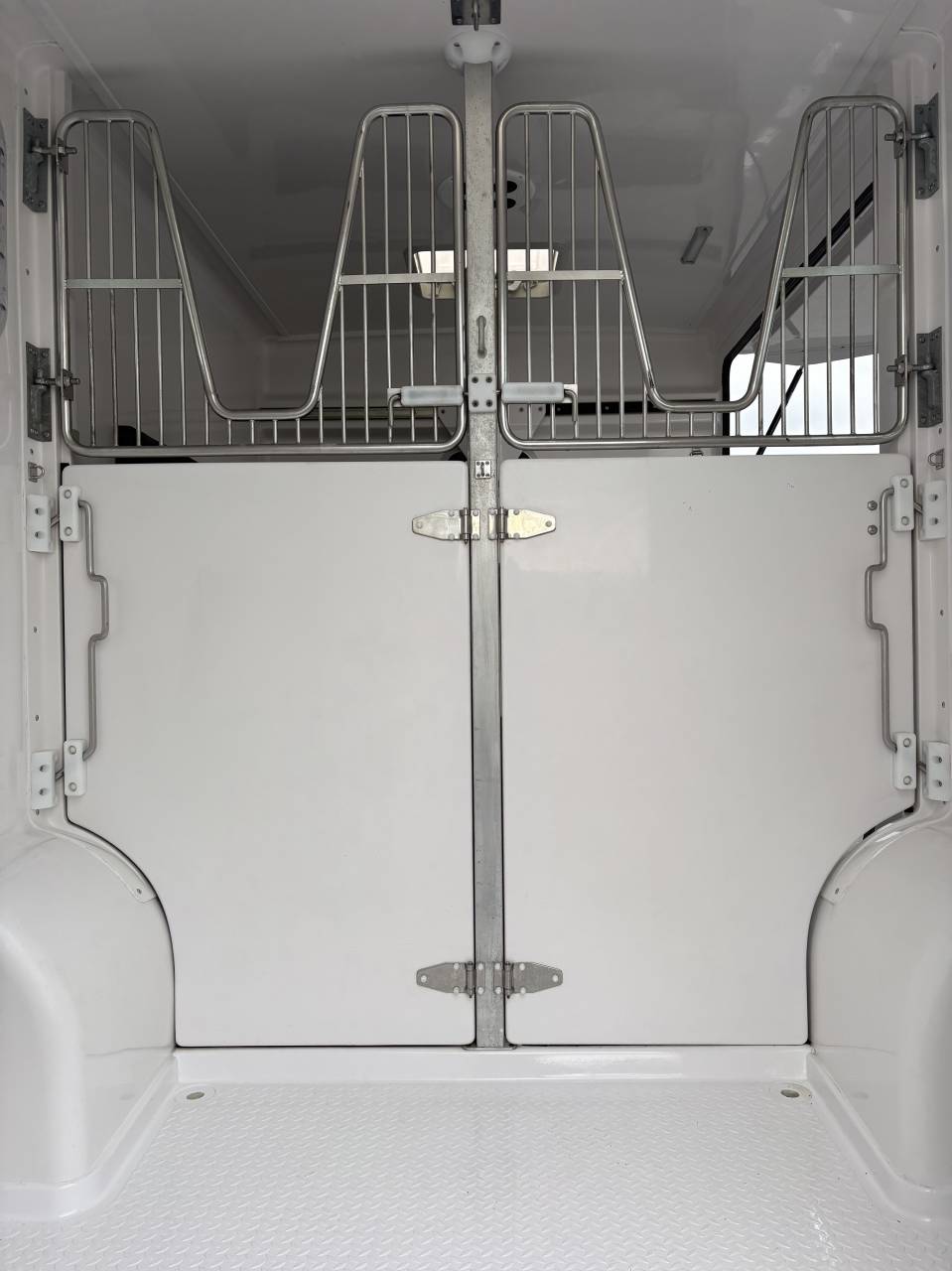 Kleine paardenvrachtwagen (B rijbewijs) Barbot D5 2023 Tweedehands