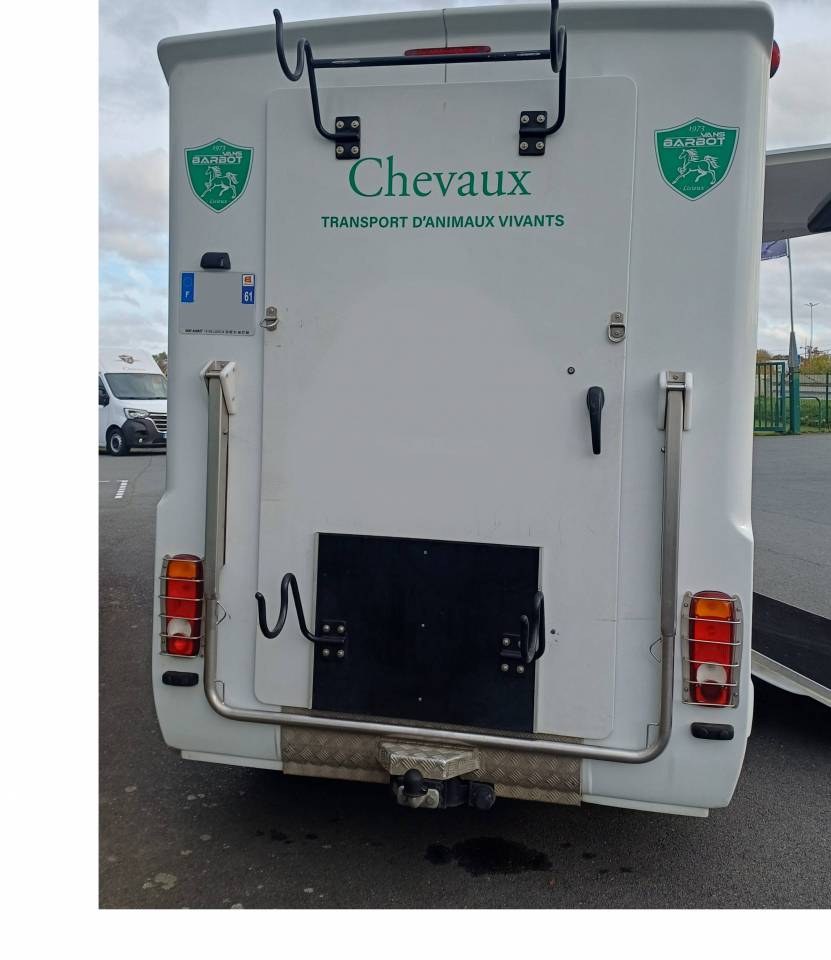 Kleine paardenvrachtwagen (B rijbewijs) Barbot D5 2023 Tweedehands