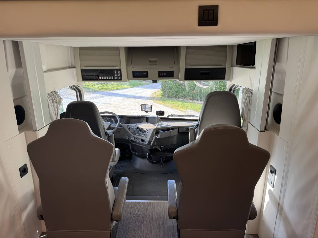 Zware paardenvrachtwagen (groot rijbewijs) STX VOLVO 2020 Tweedehands