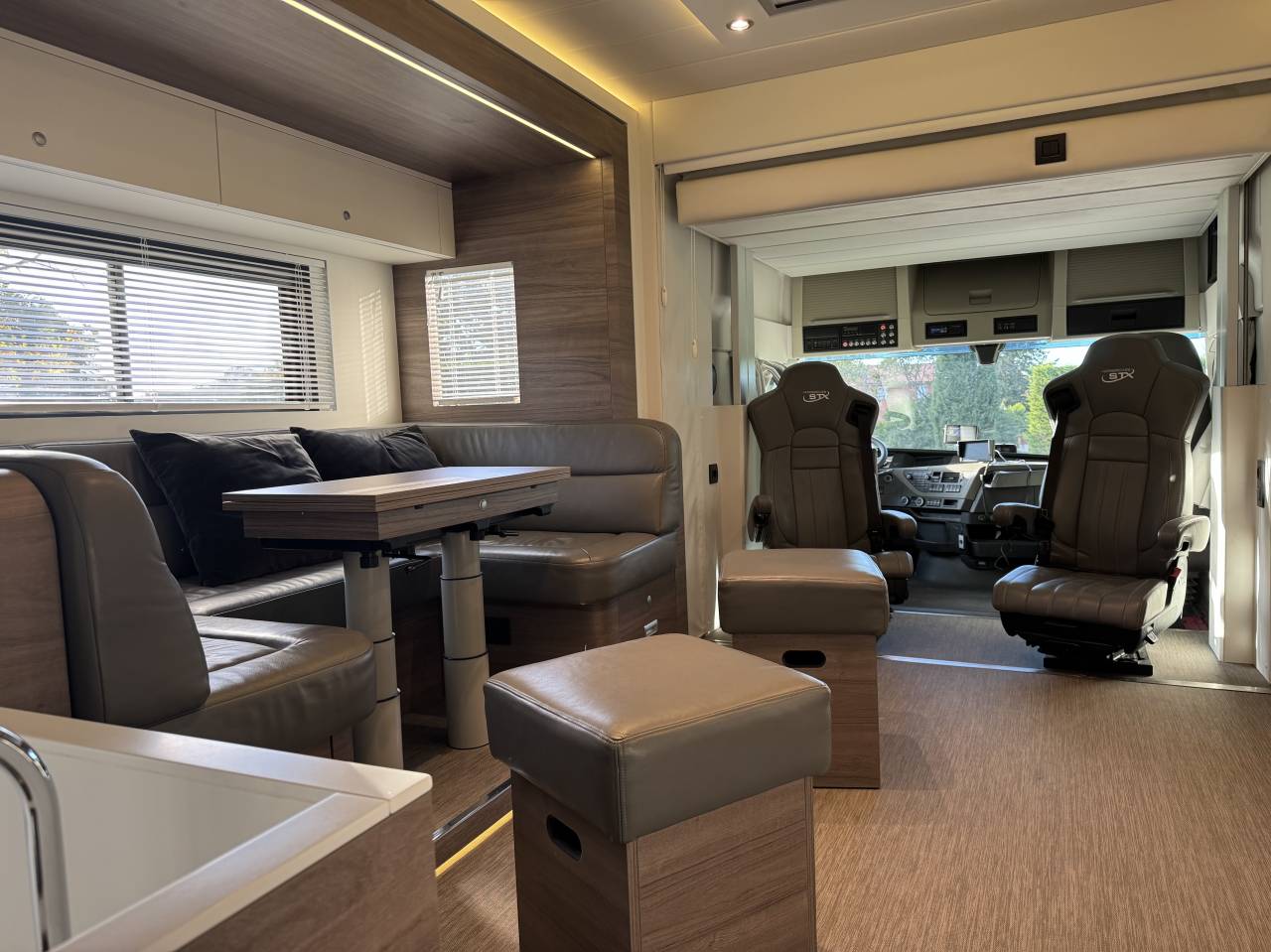 Zware paardenvrachtwagen (groot rijbewijs) STX VOLVO 2020 Tweedehands