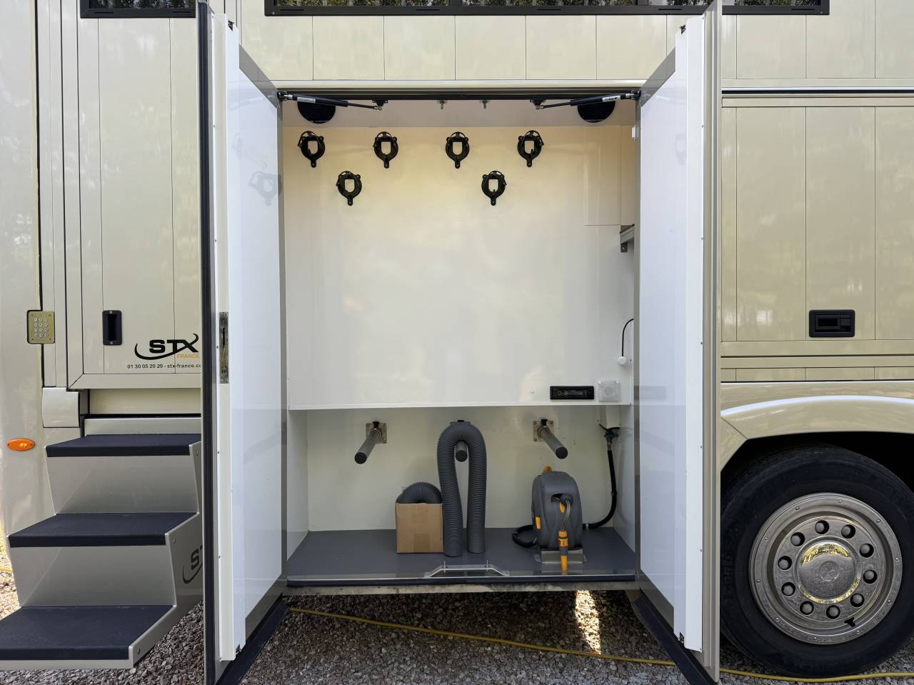 Zware paardenvrachtwagen (groot rijbewijs) STX VOLVO 2020 Tweedehands