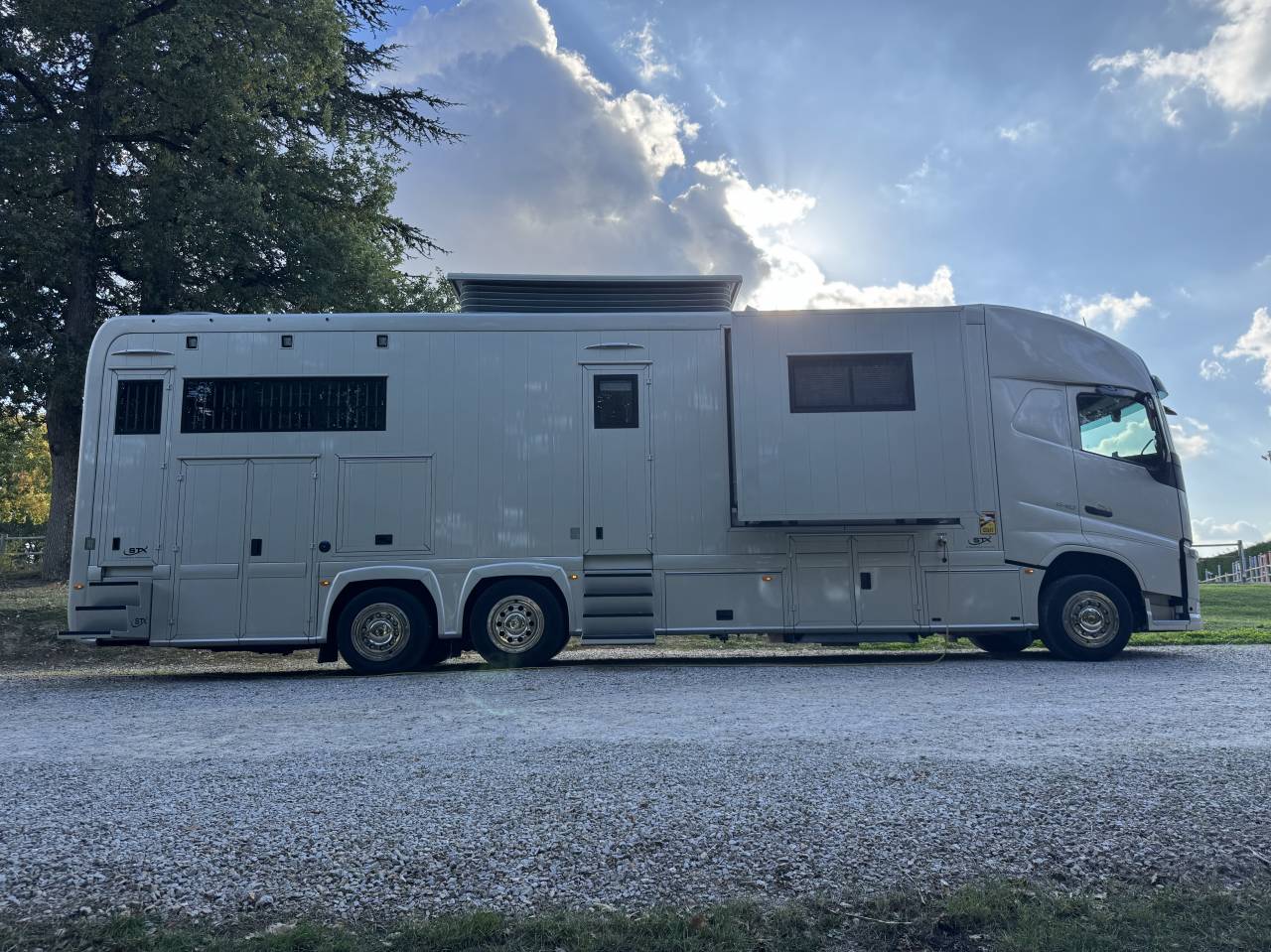 Zware paardenvrachtwagen (groot rijbewijs) STX VOLVO 2020 Tweedehands