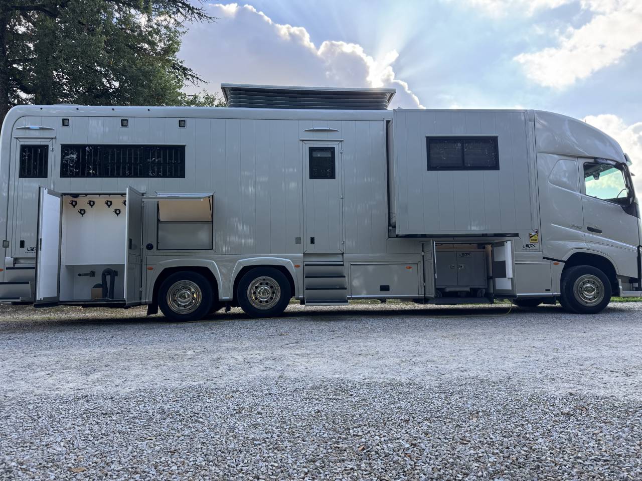 Zware paardenvrachtwagen (groot rijbewijs) STX VOLVO 2020 Tweedehands