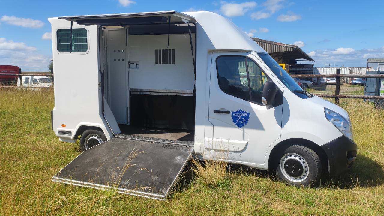 Kleine paardenvrachtwagen (B rijbewijs) Barbot Stalles  2011 Tweedehands