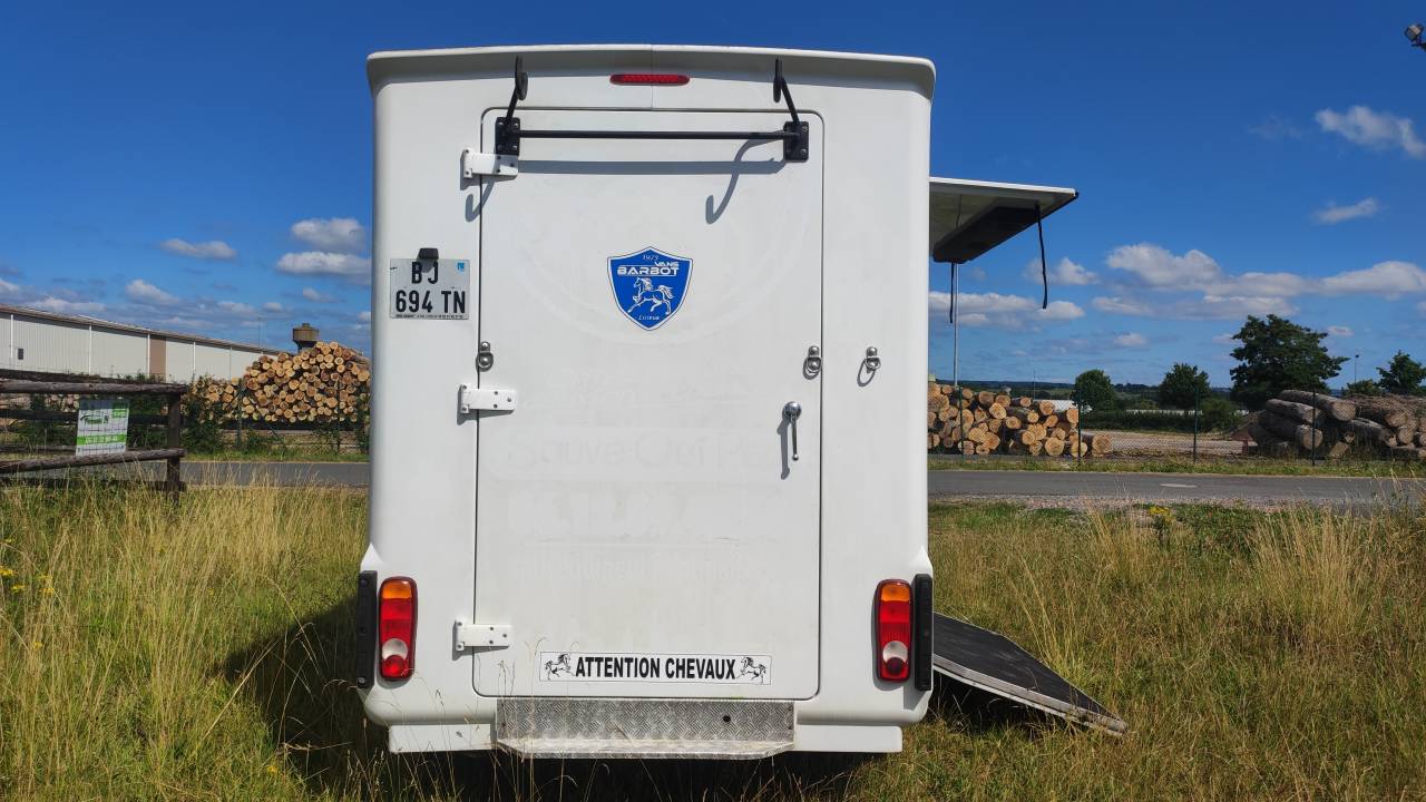 Kleine paardenvrachtwagen (B rijbewijs) Barbot Stalles  2011 Tweedehands