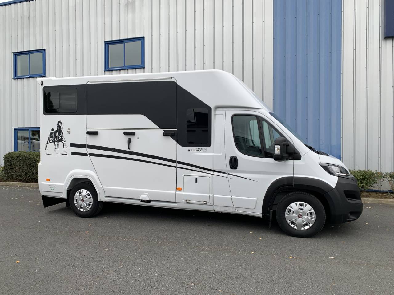 Kleine paardenvrachtwagen (B rijbewijs) Barbot D5 2024 Tweedehands