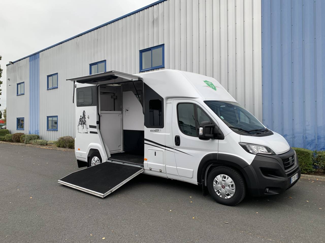 Kleine paardenvrachtwagen (B rijbewijs) Barbot D5 2024 Tweedehands