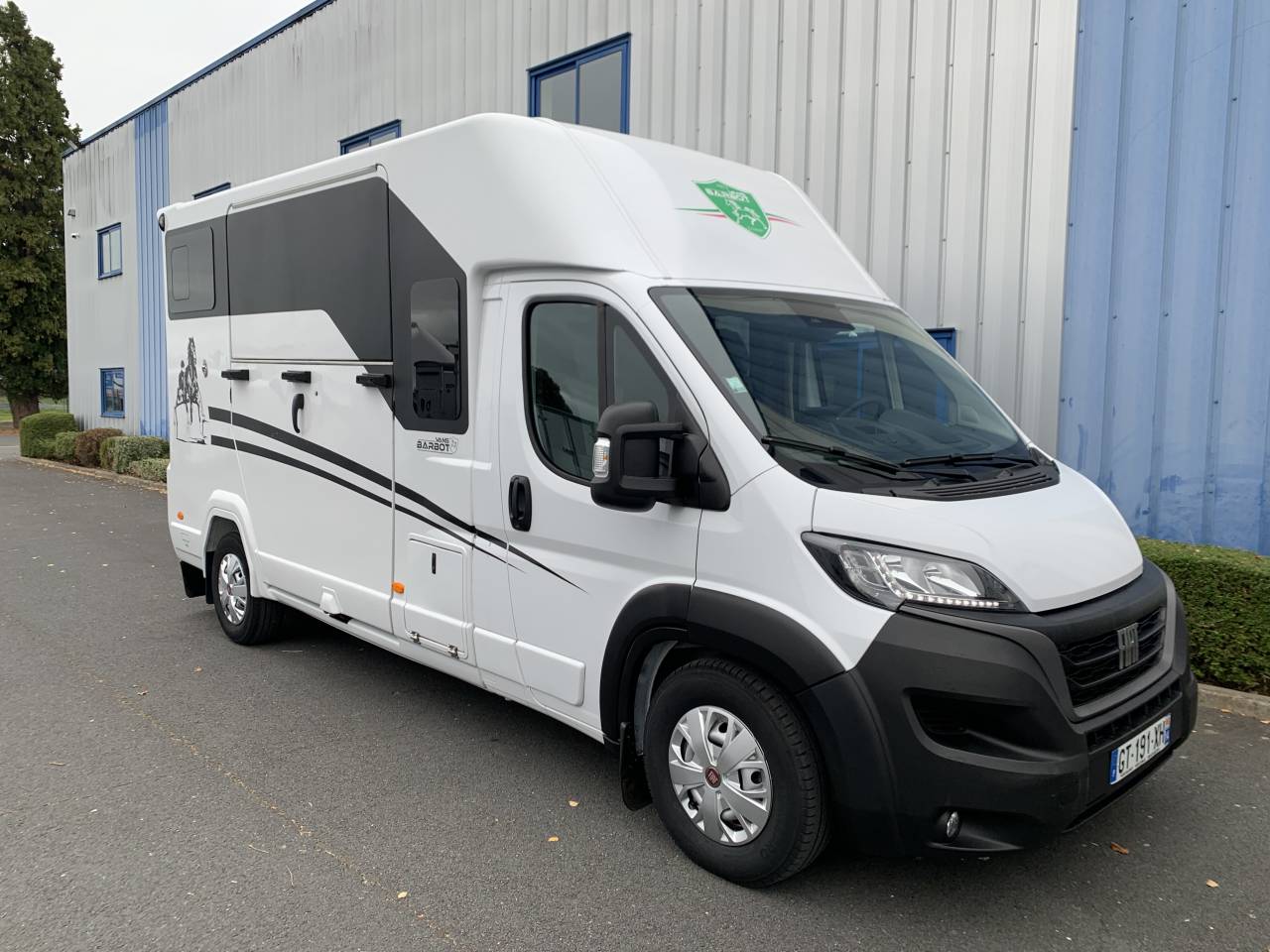 Kleine paardenvrachtwagen (B rijbewijs) Barbot D5 2024 Tweedehands