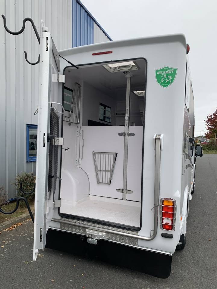 Kleine paardenvrachtwagen (B rijbewijs) Barbot D5 2024 Tweedehands