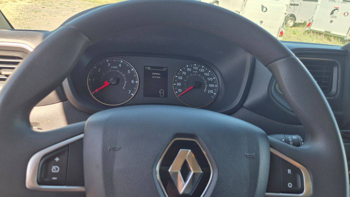 Kleine paardenvrachtwagen (B rijbewijs) Laissac bedrijfsauto's Renault Master 2022 Tweedehands