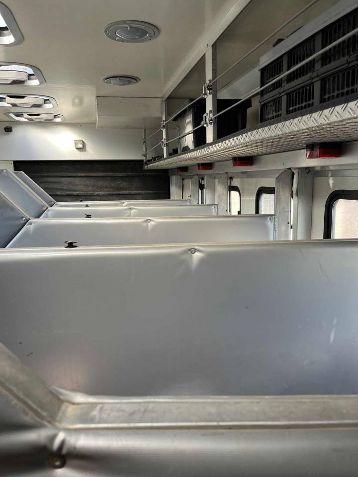 Zware paardenvrachtwagen (groot rijbewijs) Mercedes Actros 2004 Tweedehands