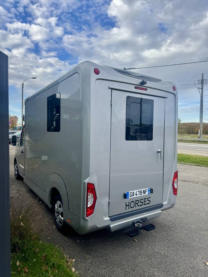 Kleine paardenvrachtwagen (B rijbewijs) Renault MASTER STX 2 HORSES  2021 Tweedehands