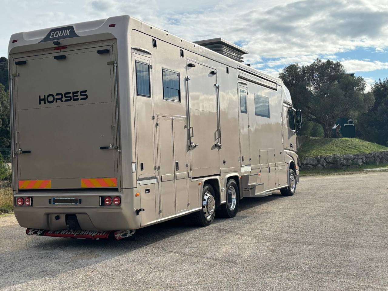 Zware paardenvrachtwagen (groot rijbewijs) EQUIX MERCEDES 2016 Tweedehands