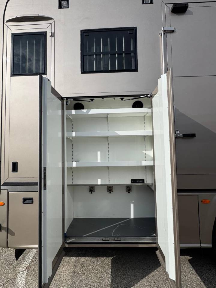 Zware paardenvrachtwagen (groot rijbewijs) EQUIX MERCEDES 2016 Tweedehands