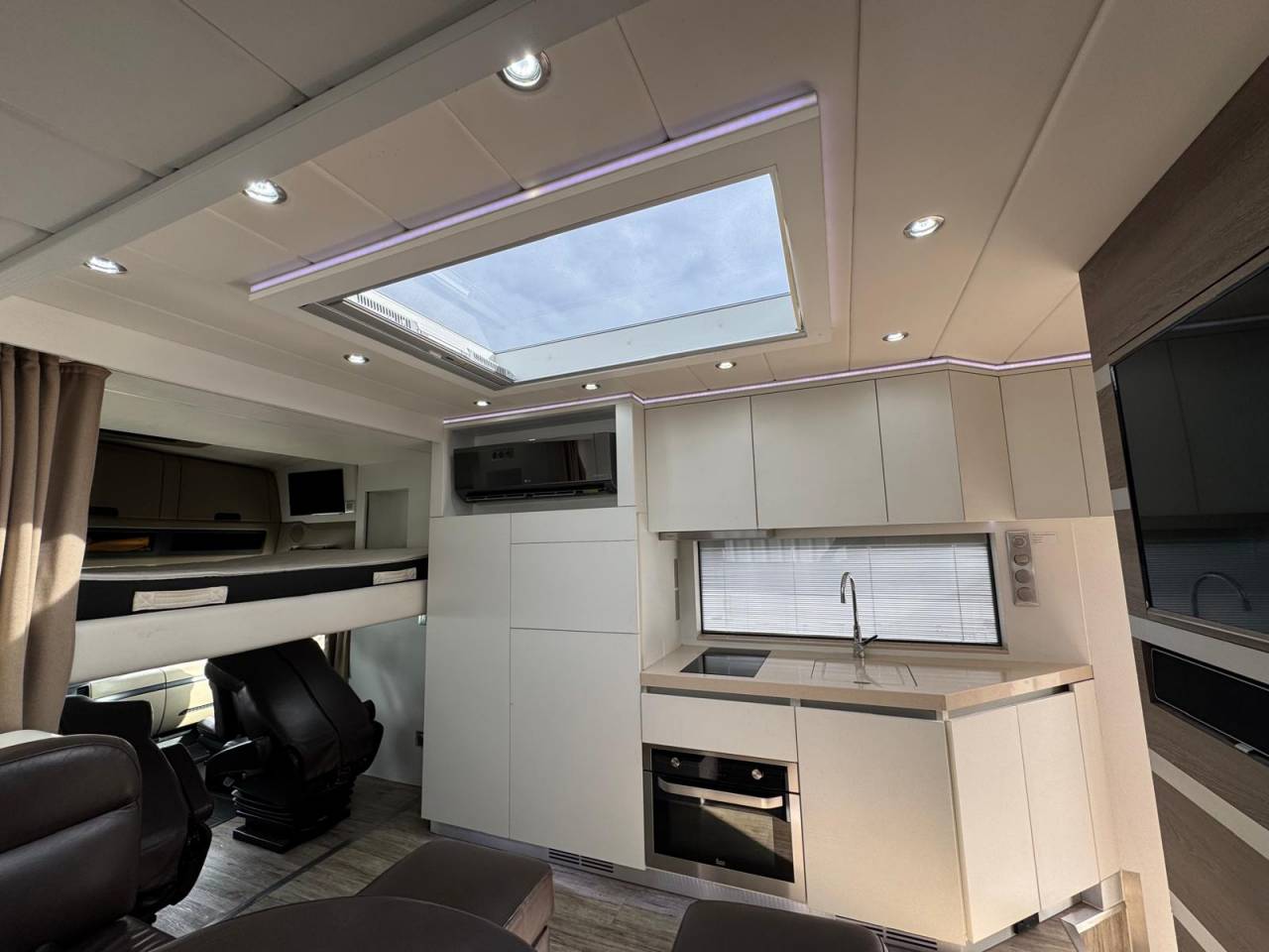 Zware paardenvrachtwagen (groot rijbewijs) EQUIX MERCEDES 2016 Tweedehands