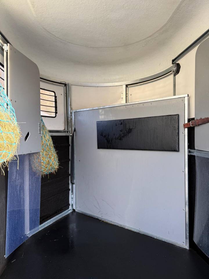 Paardentrailers Fautras Oblic +2 2 Paarden 2023 Tweedehands