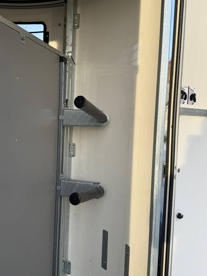 Paardentrailers Fautras Oblic +2 2 Paarden 2023 Tweedehands